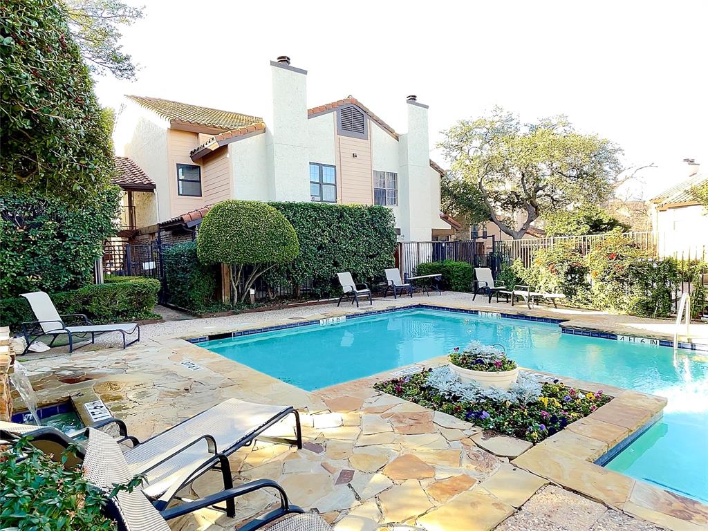 Preston Oaks Crossing Condos 01 & 02 - Residential