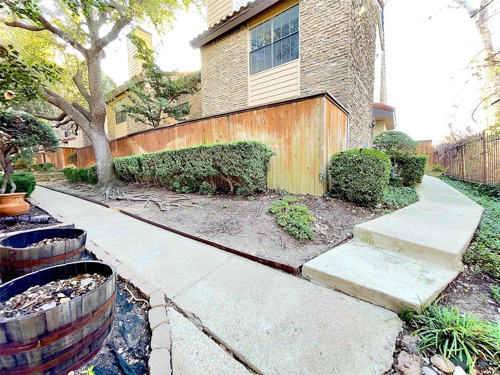 Preston Oaks Crossing Condos 01 & 02 - Residential