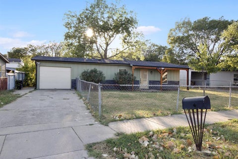 Photo of 1211 Gate Lane Drive, Mesquite, TX 75149 (MLS # 21372599)