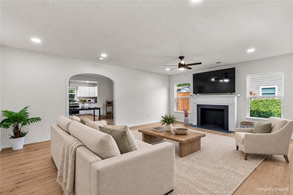 1402 N BRENTS AVE, SHERMAN, TX 75090 - Image 4f7dbe40ef725d7cd83f7c3b31c90e4f/2252178143