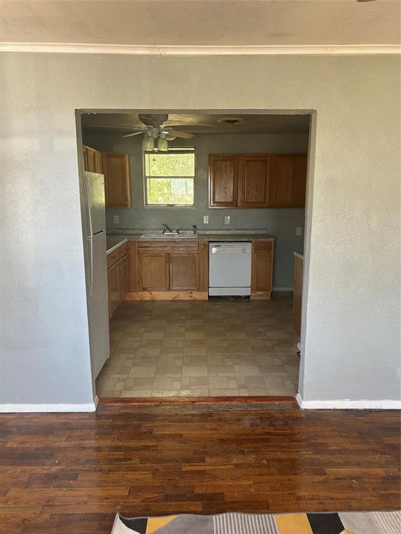 301 E Hutchings Lane