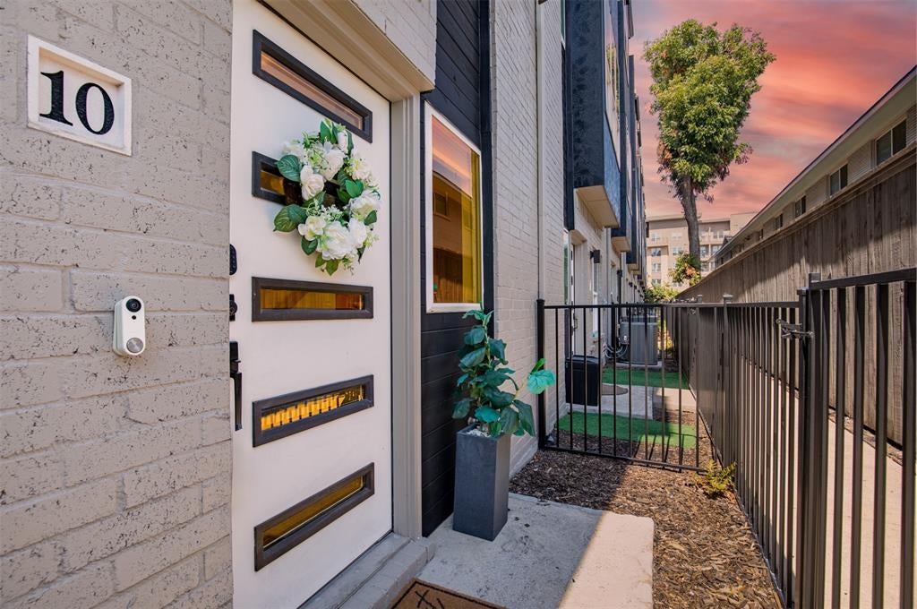 4914 Live Oak Street 10
