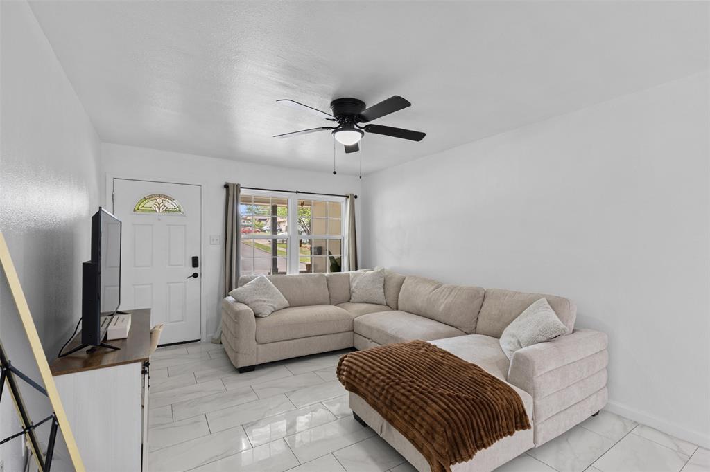 434 W Phillips Court