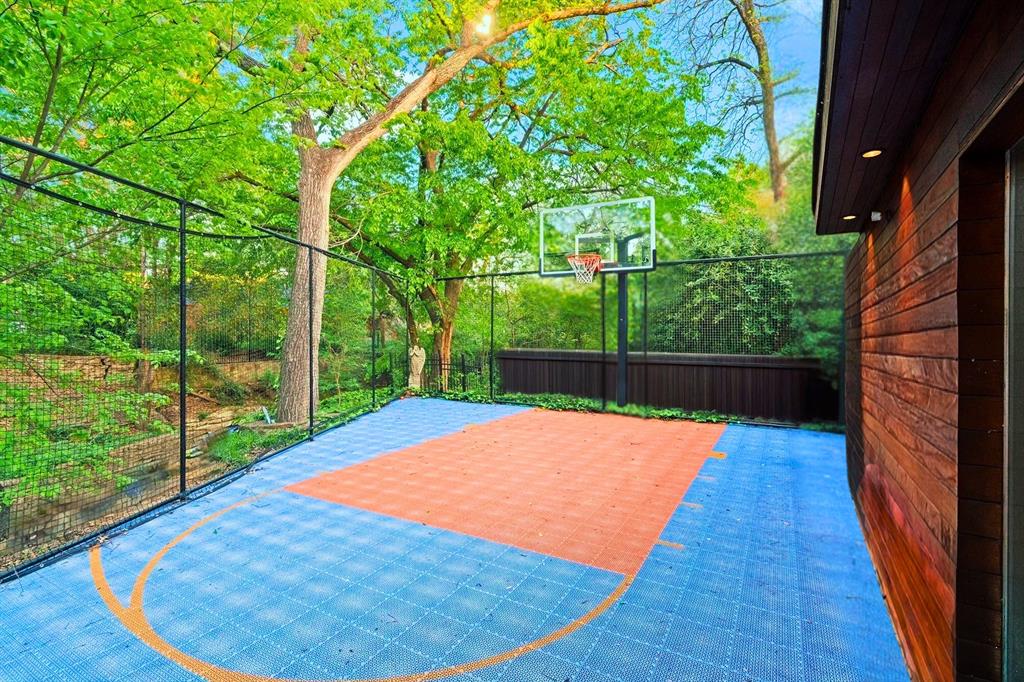 11484 Strait Lane