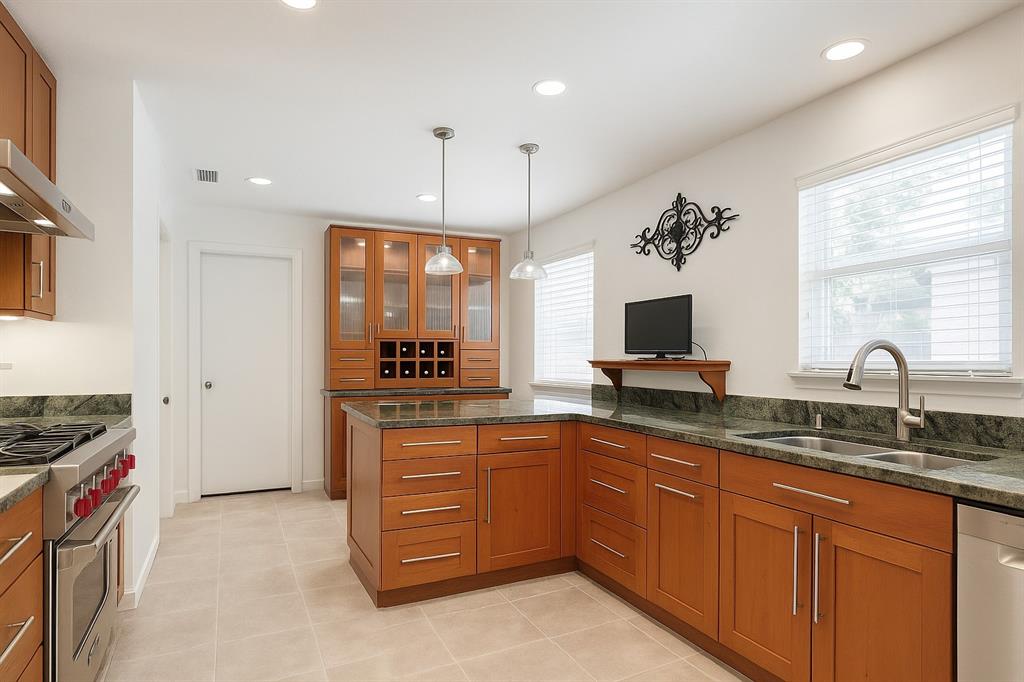 6256 Saratoga Circle
