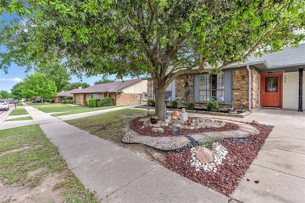 2304 Oakmont Drive
