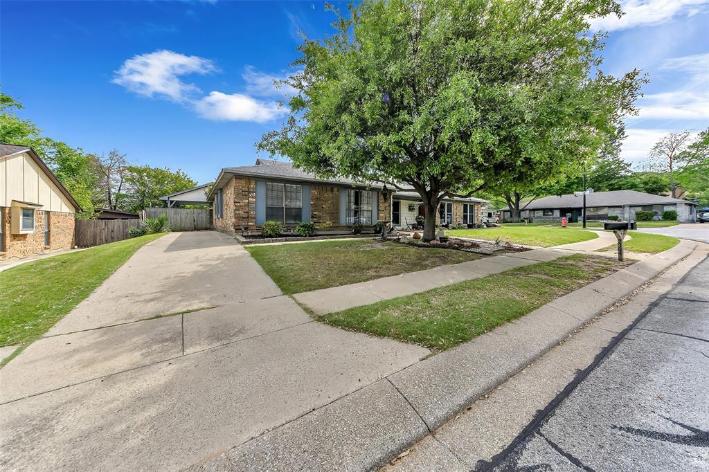 2304 Oakmont Drive