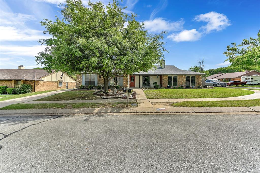 2304 Oakmont Drive