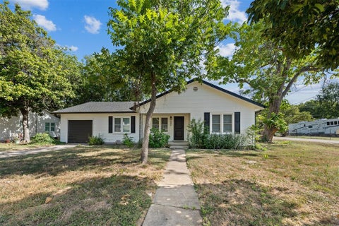 Photo of 903 E Avenue C, Valley Mills, TX 76689 (MLS # 21361592)