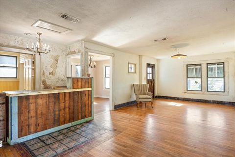 614 E Pearl Street Granbury TX 76048