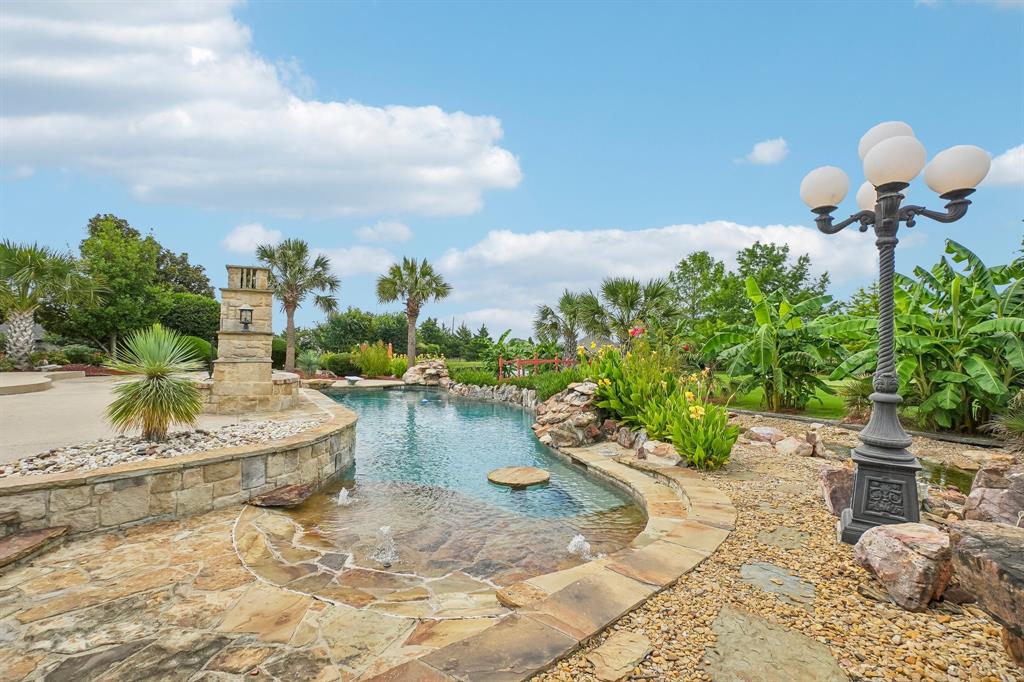 484 Savannah Hill