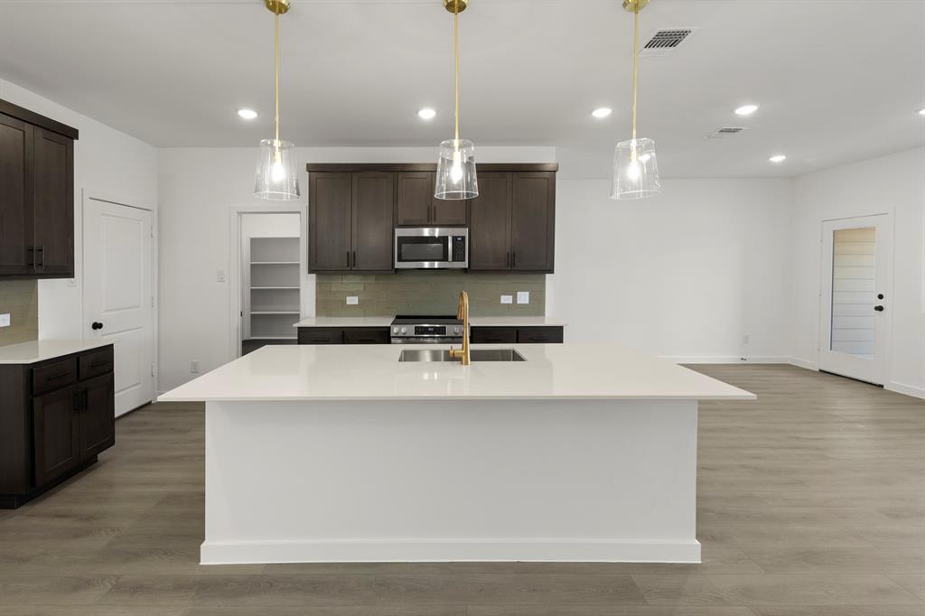 6915 Mission Tejas Drive