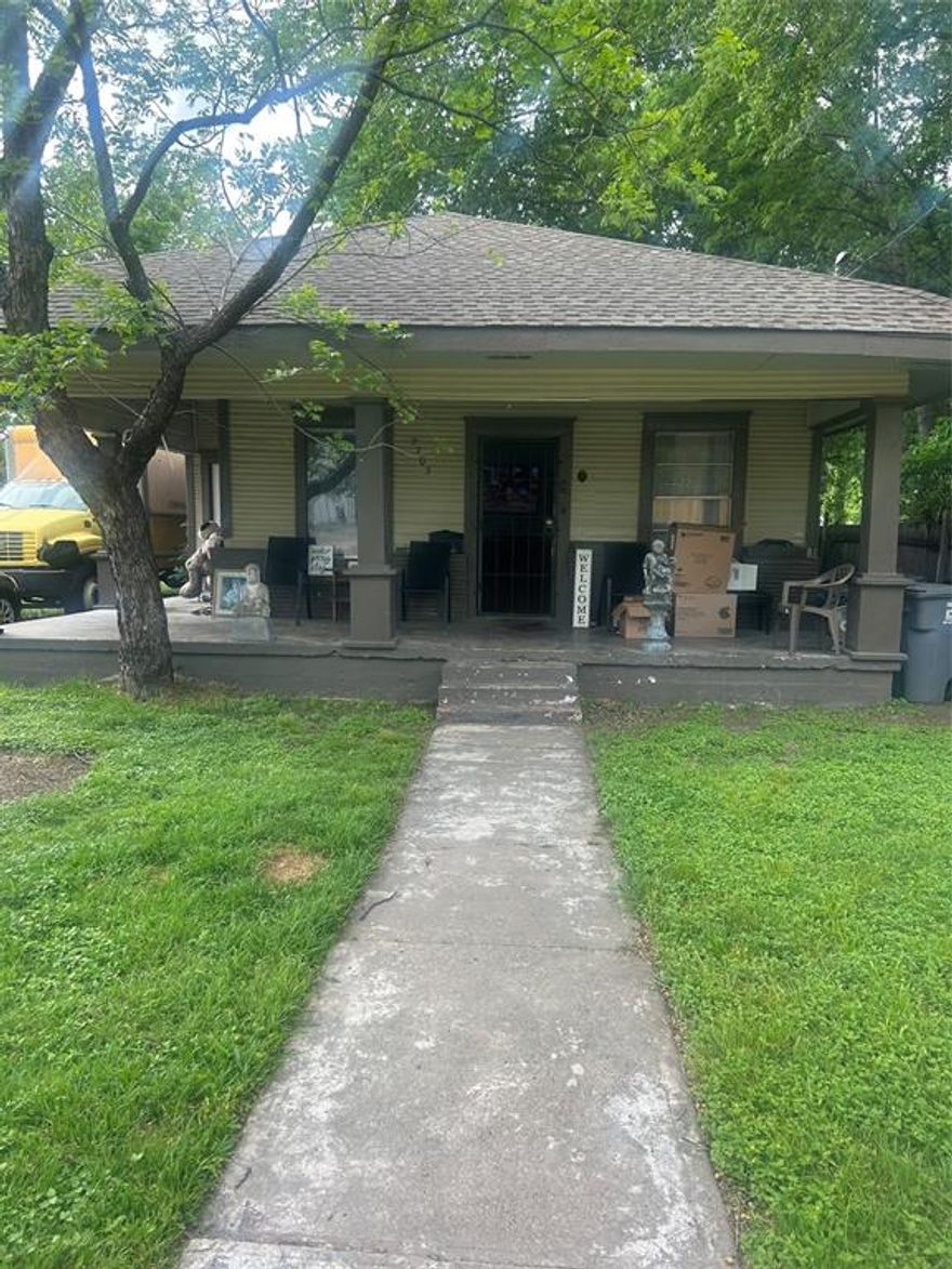 Located in the heart of historic South Dallas, this 4-bedroom, 2-bath single-story home is full of character and ready for its next chapter. With timeless architectural details and a spacious layout, this property offers the perfect canvas for renovation, restoration, or investment.
Set in a well-established neighborhood rich in history, this home is ideal for buyers looking to bring new life to a classic property. Whether you're envisioning a personal residence or a value-add project, the potential here is undeniable.
Conveniently situated just minutes from downtown Dallas, Fair Park, and major highways including I-45 and I-30, you’ll enjoy easy access to dining, entertainment, and employment centers.
Sold as-is, this is a rare opportunity to invest in a location with strong upside and long-term growth potential.
