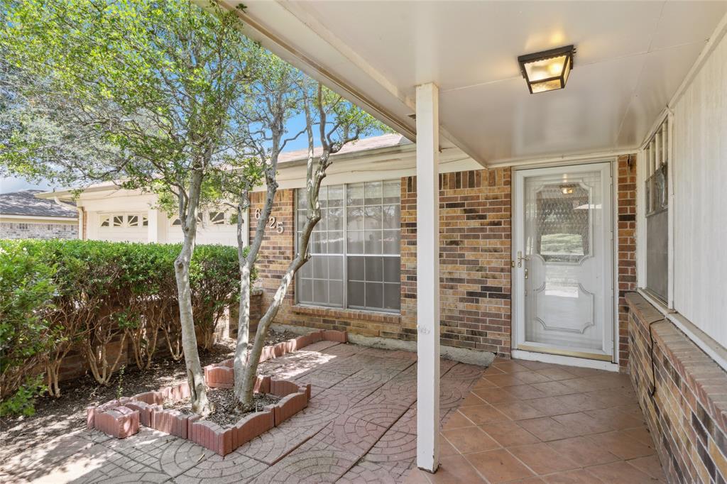 Edgecliff Village, Texas 76134, United States, 3 Bedrooms Bedrooms, ,2 BathroomsBathrooms,Residential,Pending,194546