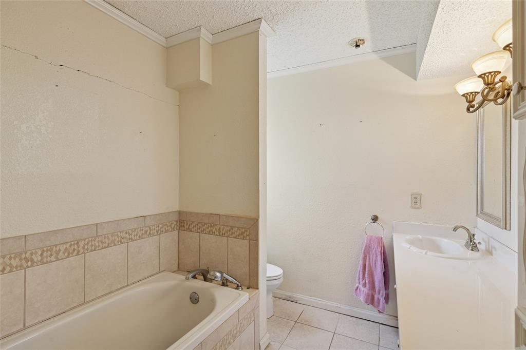 Edgecliff Village, Texas 76134, United States, 3 Bedrooms Bedrooms, ,2 BathroomsBathrooms,Residential,Pending,194546