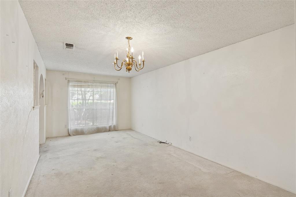 Edgecliff Village, Texas 76134, United States, 3 Bedrooms Bedrooms, ,2 BathroomsBathrooms,Residential,Pending,194546