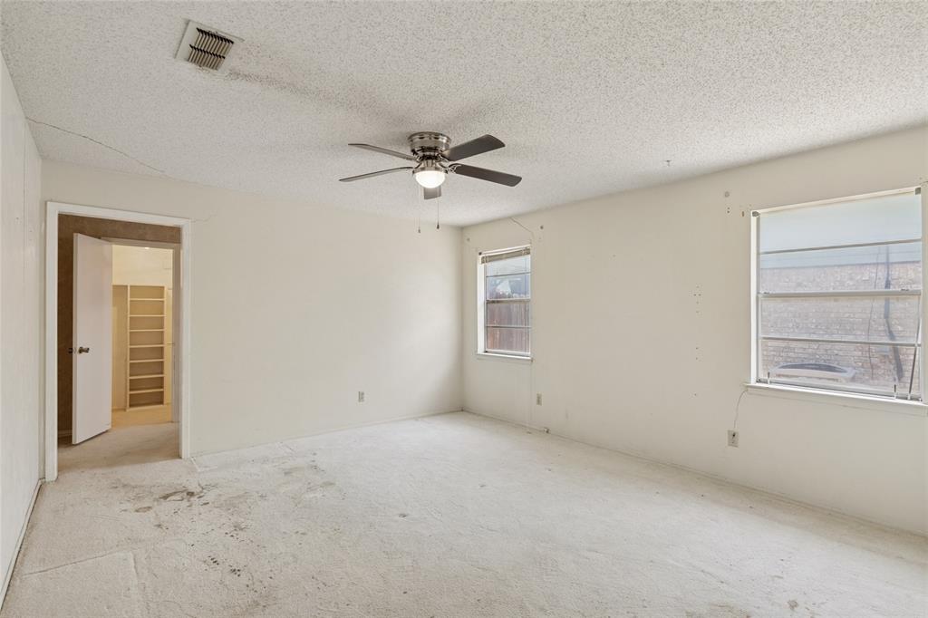 Edgecliff Village, Texas 76134, United States, 3 Bedrooms Bedrooms, ,2 BathroomsBathrooms,Residential,Pending,194546