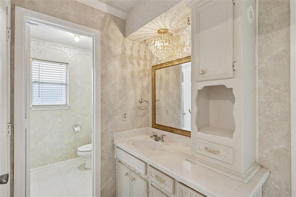 Edgecliff Village, Texas 76134, United States, 3 Bedrooms Bedrooms, ,2 BathroomsBathrooms,Residential,Pending,194546