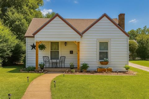 1324 4th Street Graham TX 76450