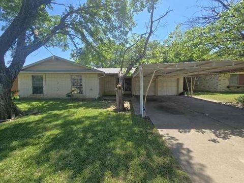 Photo of 1608 Lee Street, Kaufman, TX 75142 (MLS # 21242852)