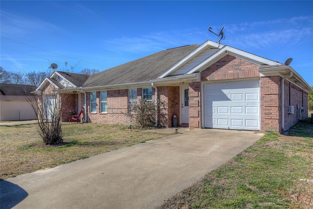 671 & 673 County Road 4116