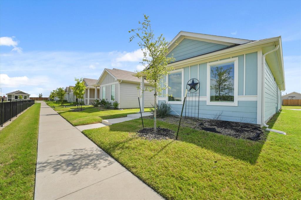 475 Whistlestop Way