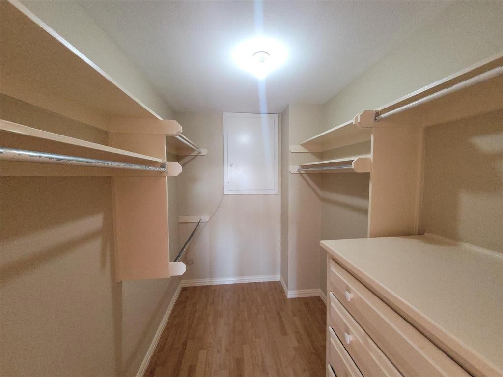 303 & 305 Shoreview Drive