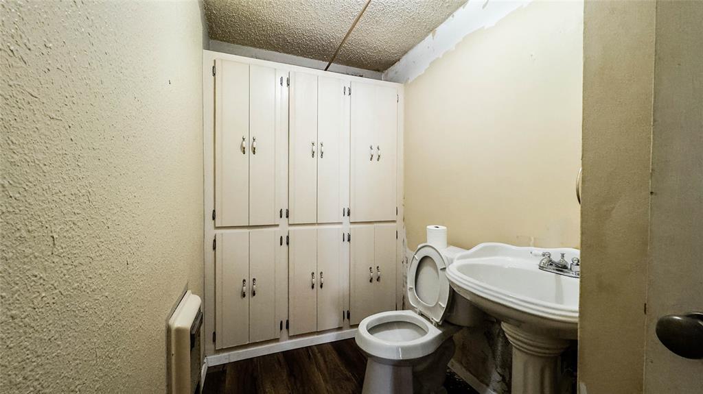 Crestview - Commercial Sale