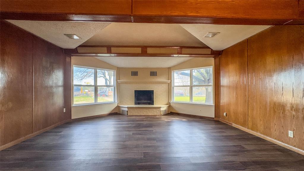 Crestview - Commercial Sale