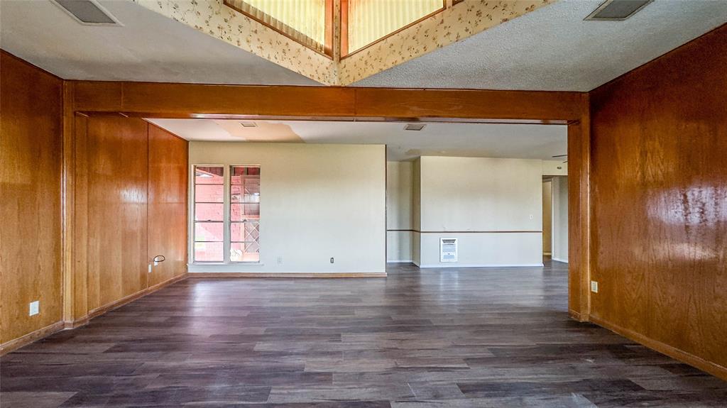 Crestview - Commercial Sale