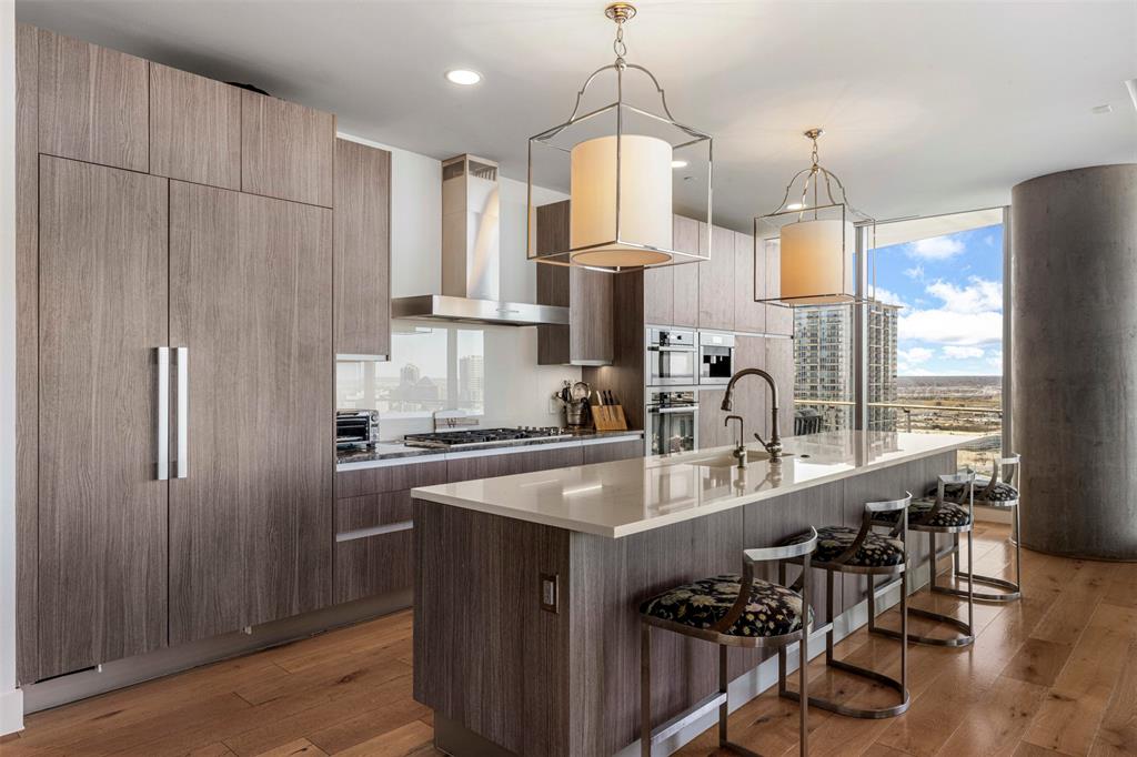 3130 N Harwood Street 1503