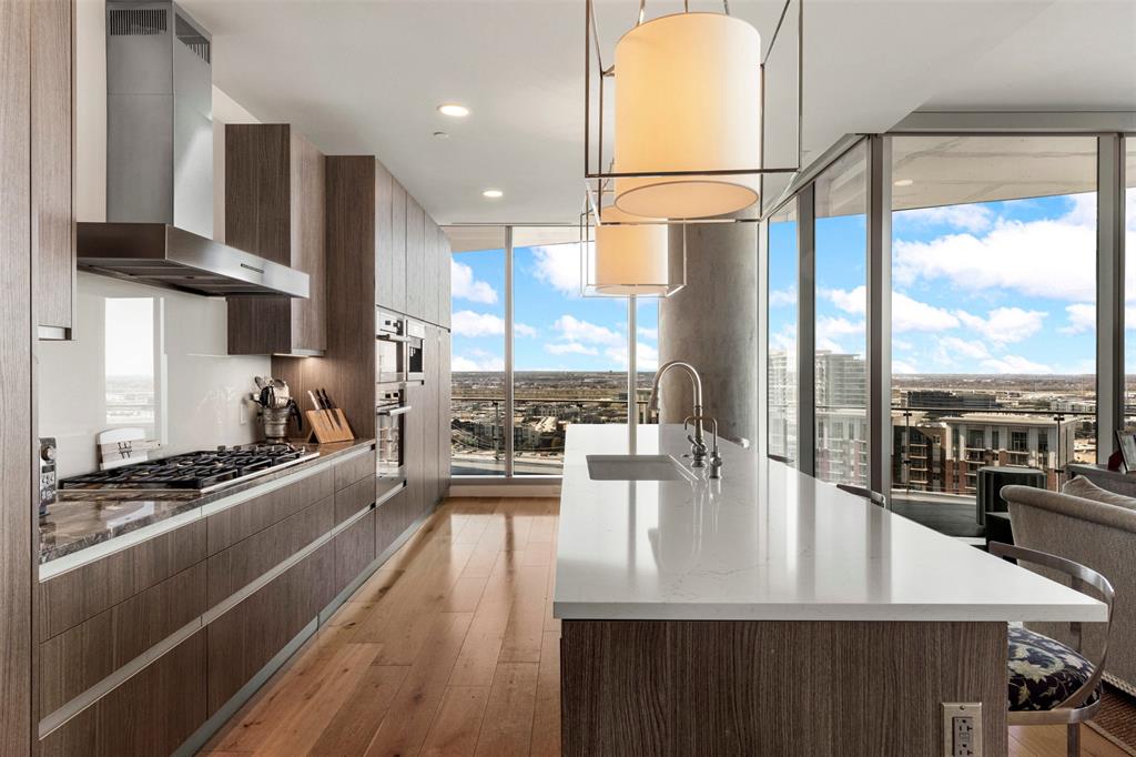 3130 N Harwood Street 1503