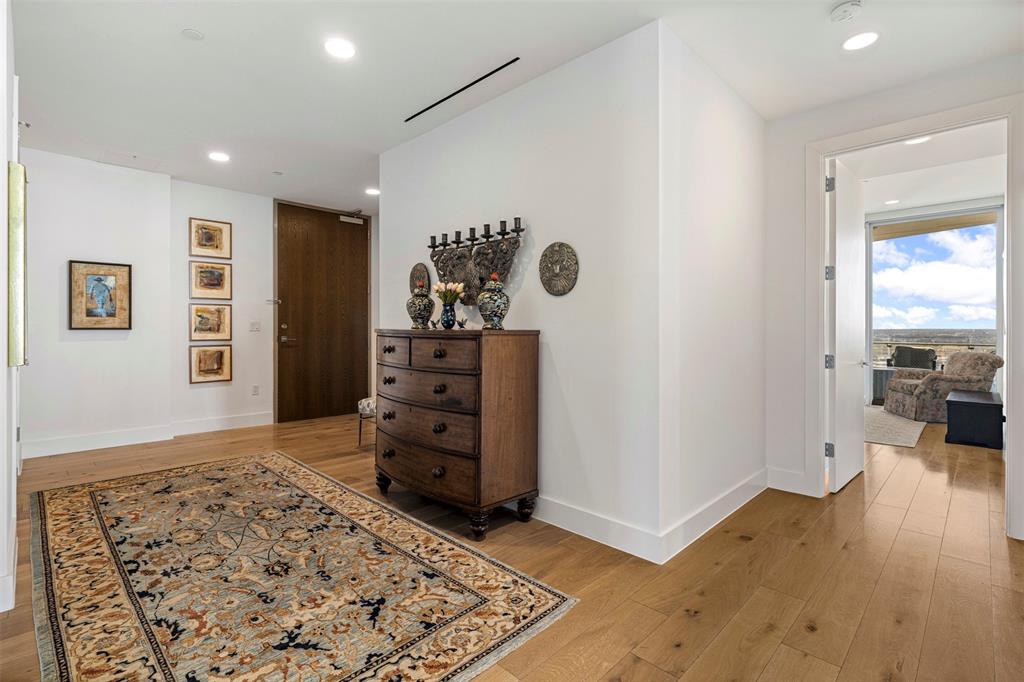 3130 N Harwood Street 1503