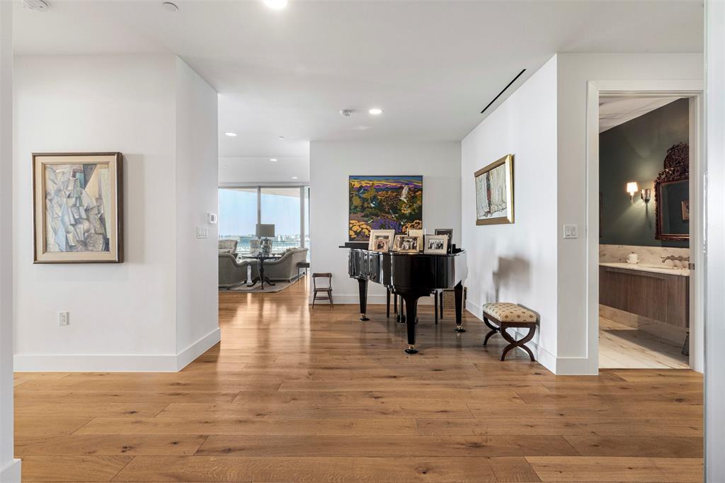 3130 N Harwood Street 1503