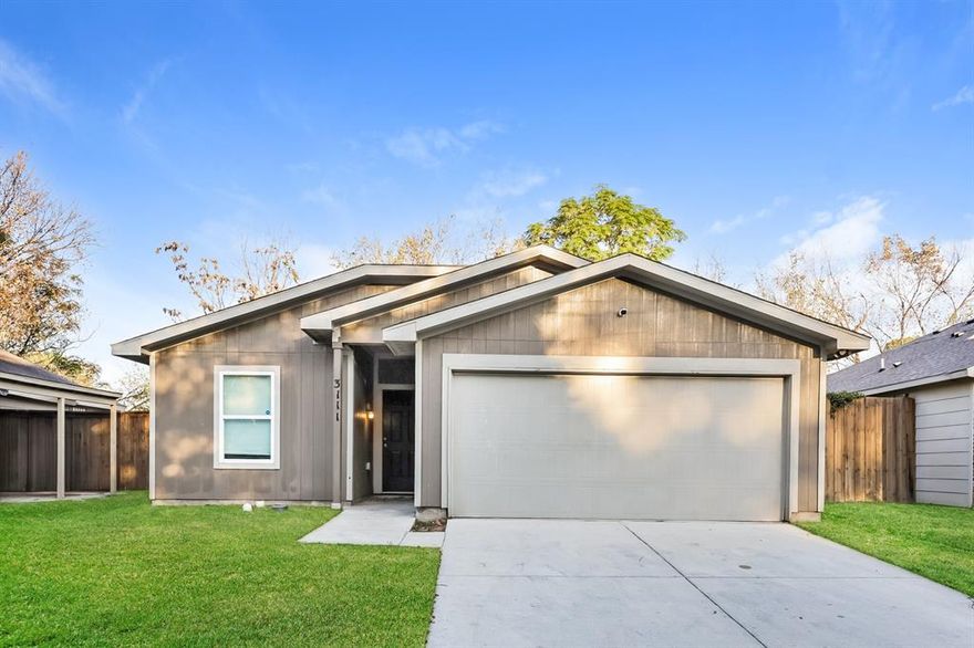 This home features 3 bedrooms, 2 bathrooms and modern amenities throughout. Open concept family room is perfect for gatherings providing a seamless dining and entertaining experience. Convenient attached two car garage makes parking easy. Just a short drive to Downtown Dallas and shops and dining in Deep Ellum.