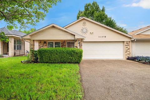 Photo of 1108 Chapel View Drive, Waco, TX 76712 (MLS # 21245220)