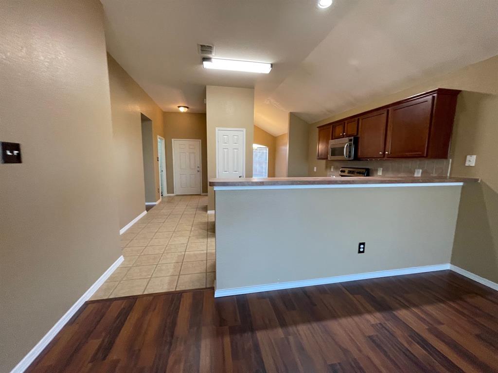 TRAILS OF WILLOW CREEK THE - Residential Lease