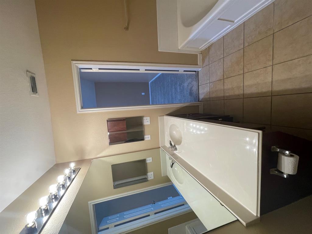 TRAILS OF WILLOW CREEK THE - Residential Lease