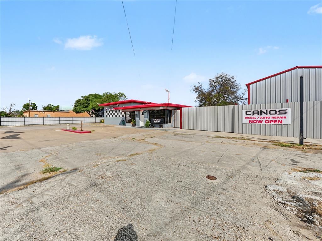 8212 White Settlement Road