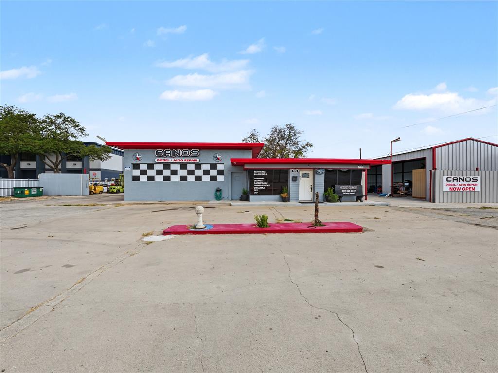 8212 White Settlement Road