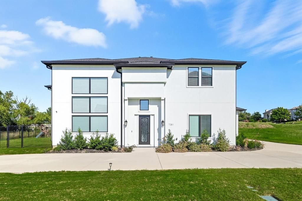 Photo for 7281 Waters Edge Drive, The Colony, TX 75056 (MLS # 21058343)