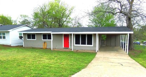 Photo of 501 S Perry Street, Denison, TX 75020 (MLS # 21331434)