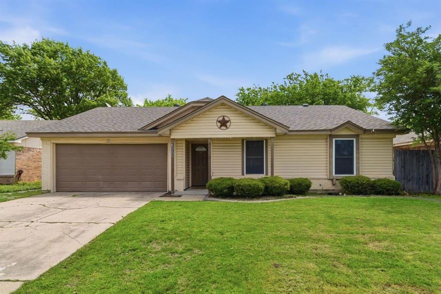 This home has been a great investment property, well maintained and consistently producing excellent rental income. It would be perfect for a family or an investor looking for a strong rental opportunity !!!!!!
Beautiful three-bedroom, two-bath home with an inviting open-concept design, located in the award-winning Keller Independent School District. This home offers a fantastic location close to everything, along with a huge backyard perfect for kids, entertaining, or creating your dream outdoor space—including room for a pool! Ideally located with quick access to Loop 820 and I-35W, this home offers an easy commute to downtown Fort Worth and the Alliance corridor, with everyday shopping, dining, and parks just minutes away.
