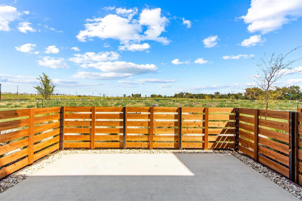 2020 NE Aldrich Mews