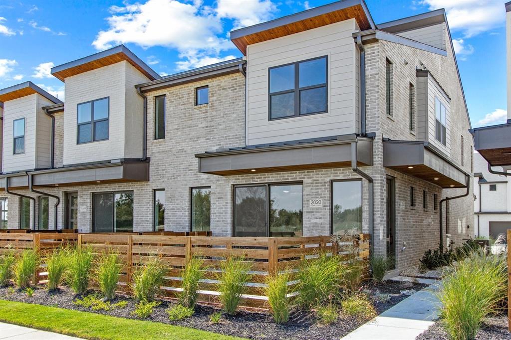 2020 NE Aldrich Mews