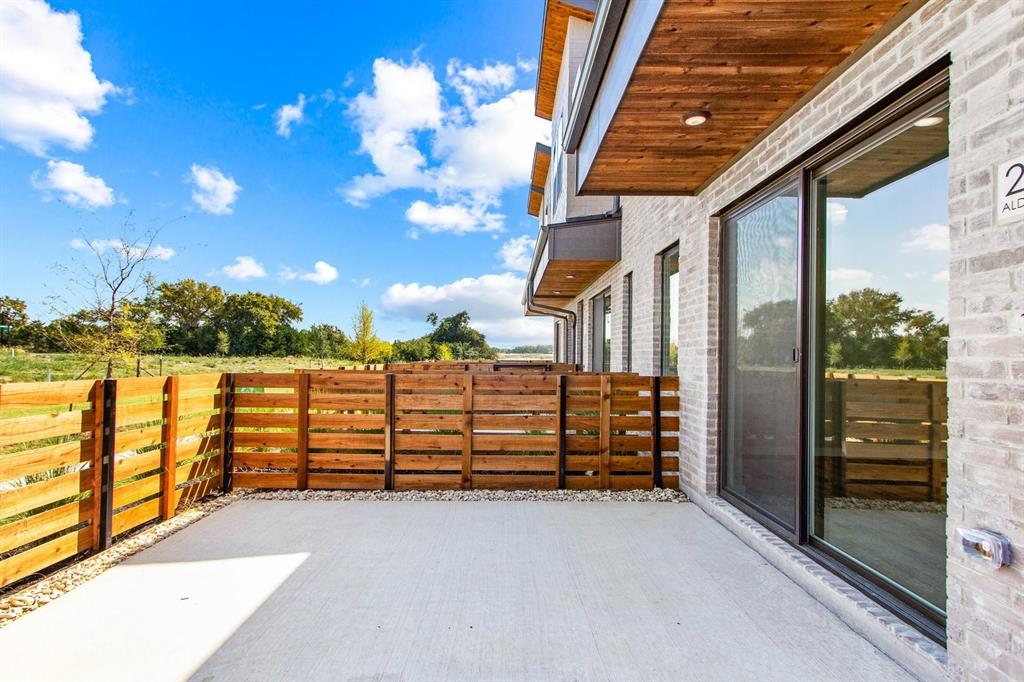 2020 NE Aldrich Mews