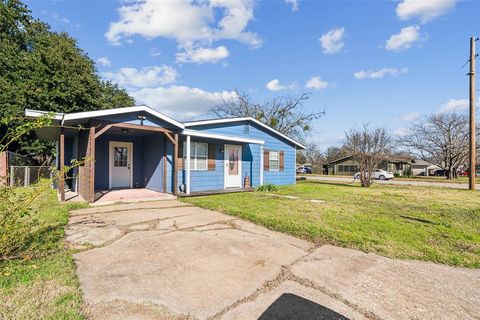 902 Turner Street Cleburne TX 76033