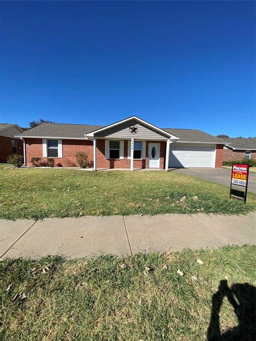 This great home is on the Fort Worth side of Granbury with easy access to Hwy 377 and convenient to shopping at H-E-B, Kroger, and the Luton Ranch Shopping Center.  This 3 bedroom, 2 bath brick home features an open layout dining and living room, split bedrooms and a big, fenced backyard. Vinyl plank in bedrooms.  Granite countertops in kitchen and bathrooms. Utility room has enough room for full sized washer and dryer with storage and shelving in place for pantry items.