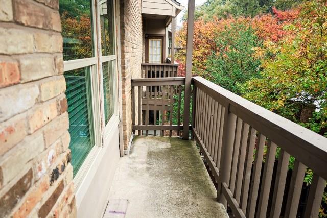 Oaks Montfort Ph 04 - Residential Lease