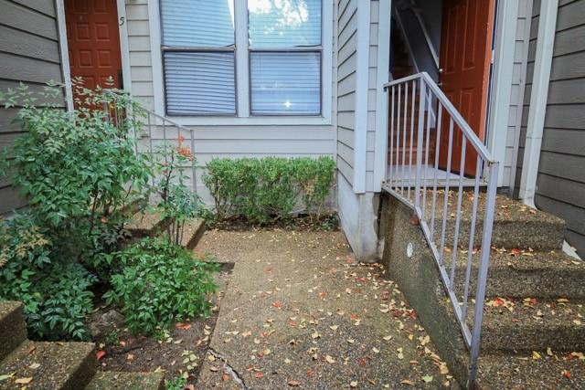 Oaks Montfort Ph 04 - Residential Lease